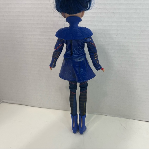 DISNEY DESCENDANTS 2 Evie Barbie doll isle of the lost rare - Picture 6 of 6